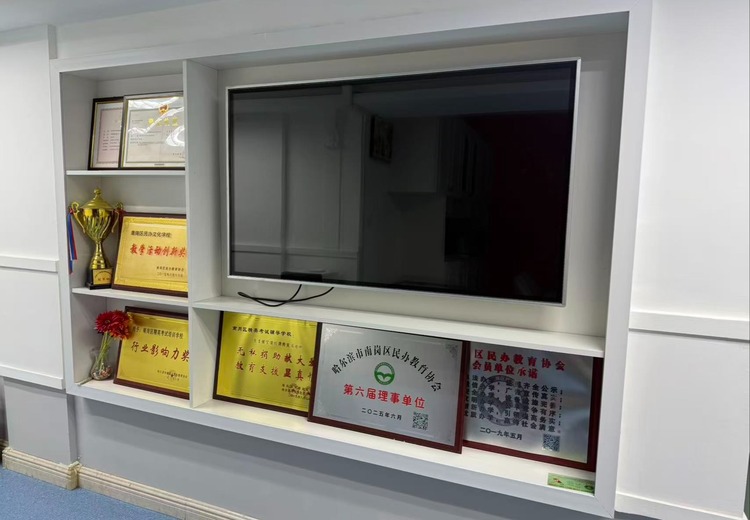 明途公考：2015年扎根哈尔滨，深耕本土考情，全链条辅导助力公职梦
