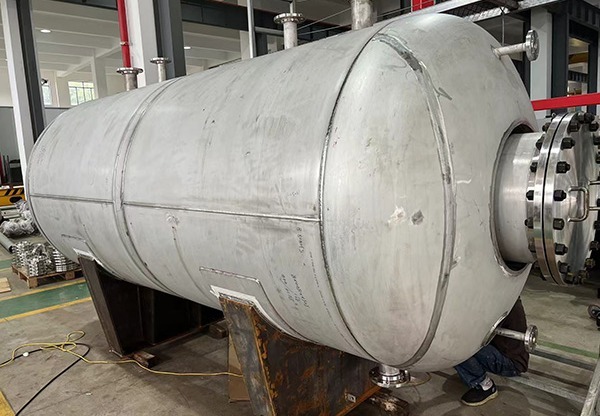 低温 -100℃储罐：满足特殊低温存储需求，为工业生产提供可靠保障