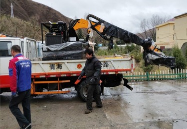 豫工6米绿篱修剪机助力青海公路局道路养护