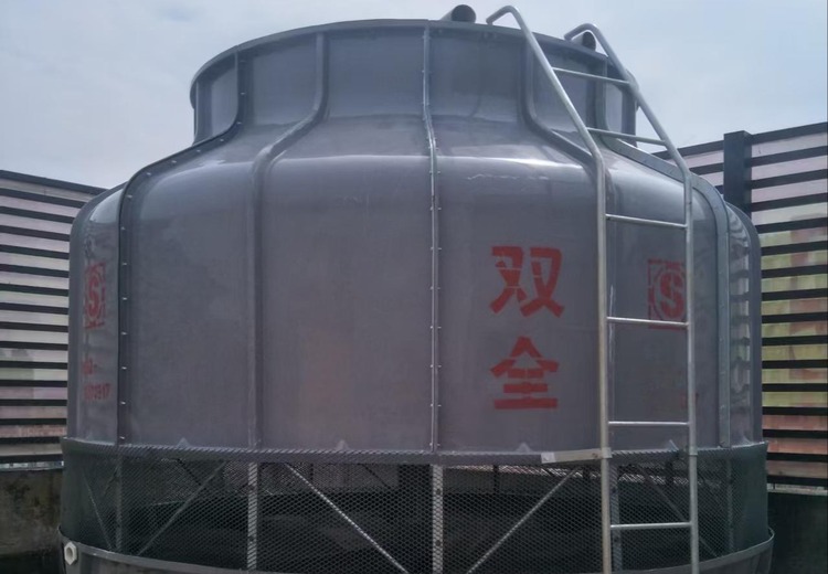 圆形逆流式玻璃钢冷却塔：设计精巧性能优，抗灾强适中小循环水系统