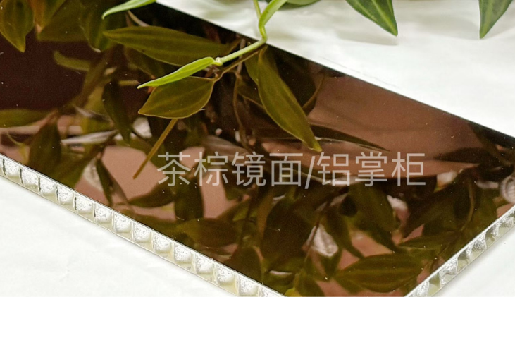 镜面高光铝合金复合板：多色可选，工艺优良，具备多项核心优势，可定制尺寸