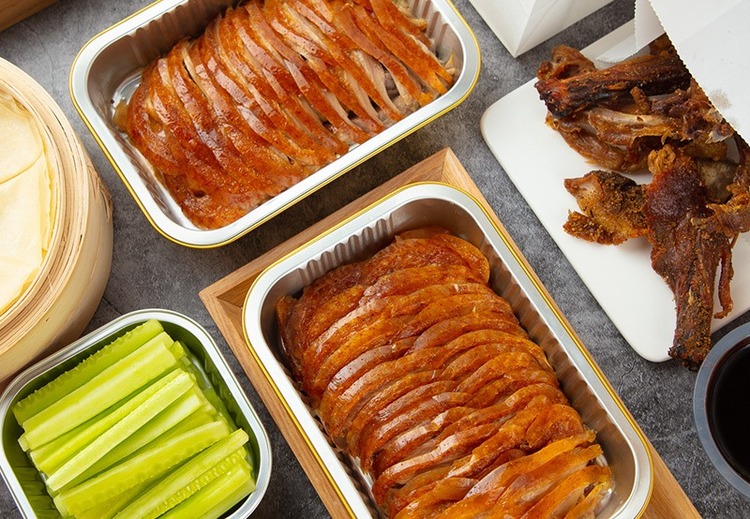丰盛烤鸭全席套餐，荤素搭配品类全，肉质鲜香老少宜，居家团圆氛围感拉满