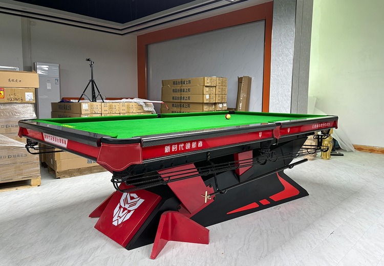 两张特色图片展示未知精彩，画面背后似藏丰富故事待探寻