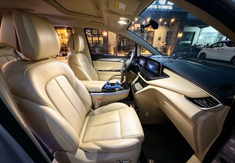 2026款别克GL8陆尚：中新能源MPV，新增配色，兼顾家庭与商务出行