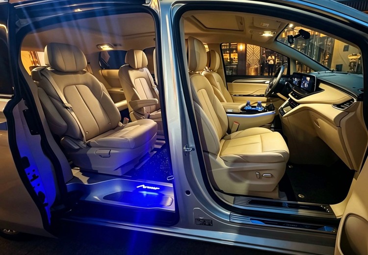 2026款别克GL8陆尚：中插电混动MPV，新增配色，兼顾家用商务性价比优