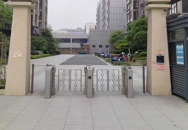 工业区大门人行道闸案例