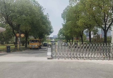 大门口伸缩门案例