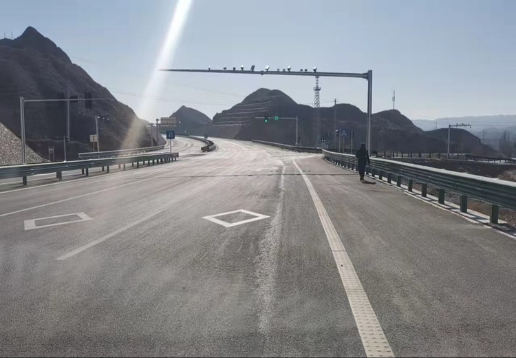 甘肃兰创能源：一站式西北交通照明方案，定制服务、性能保障、全流程无忧