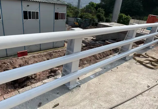 护栏