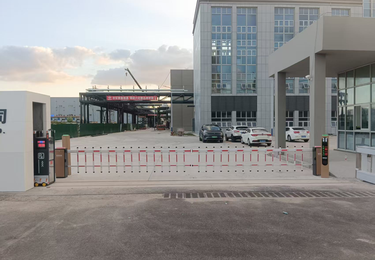 鑫建星客户案例-栏栅道闸
