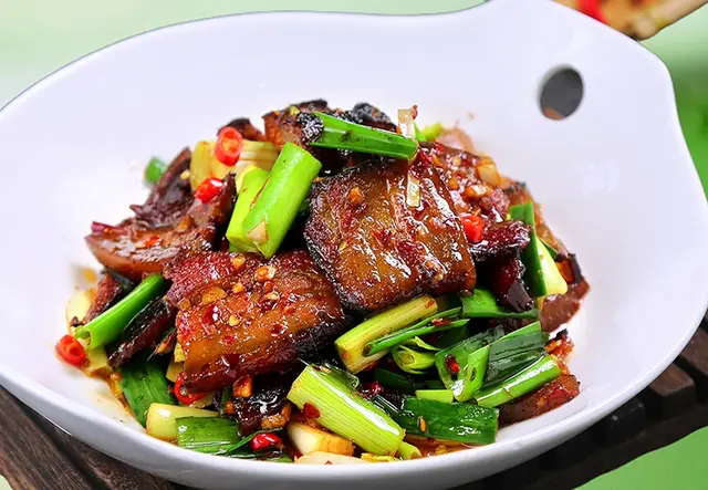 青蒜炒湘西腊肉