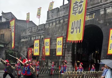 走进乾州古城，沉浸式感受湘西古城的历史与烟火