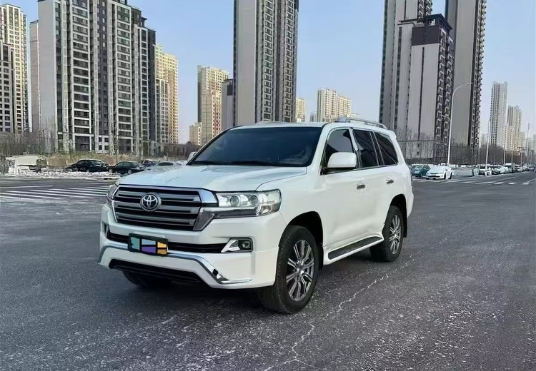 新疆宇鑫租车：丰田兰德酷路泽租赁，畅行新疆，专业服务伴您无忧自驾！