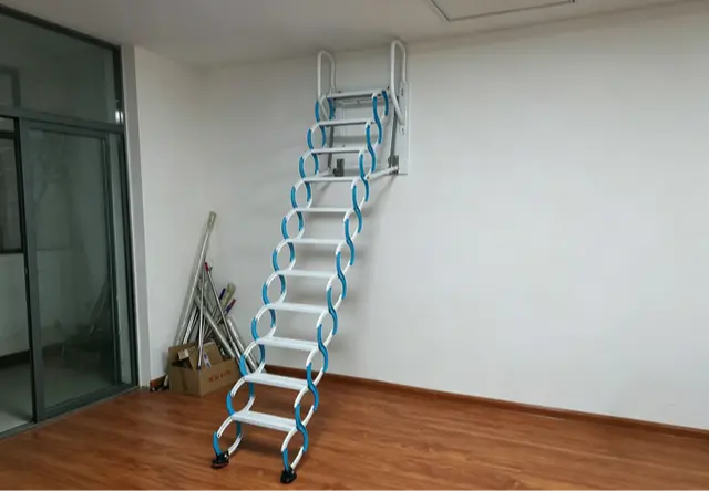 壁挂楼梯