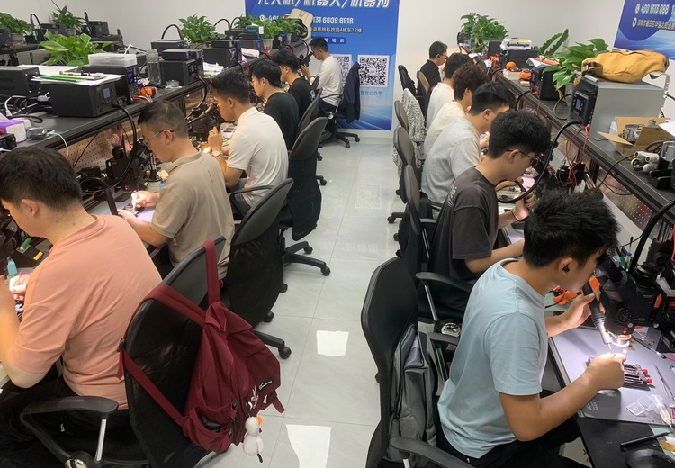 华航教育机器人维修全链路服务：培训、维修、回收、二手销售闭环保障