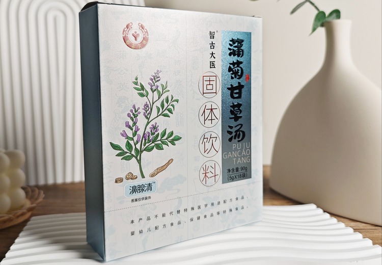 三张图片展示未知场景，引发对图片背后故事的好奇与遐想