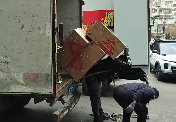 哈尔滨退伍团队20年搬家经验，收费透明安全保障，响应及时服务周到