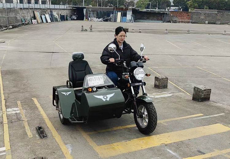 全车型摩托车驾驶培训：涵盖D、E、F证，理论实操结合提升安全与通过率