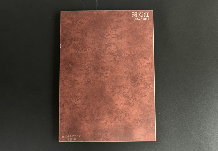 不锈钢做旧板：兼具艺术与性能，适多领域且易维护的理想装饰材料