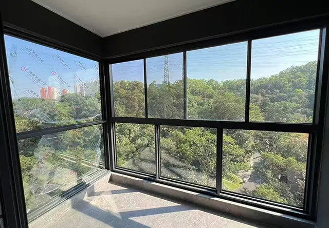 推拉窗封窗落体效果