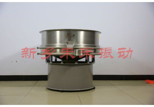 展示两张图片内容，虽未明确但引发无限想象的相关场景画面