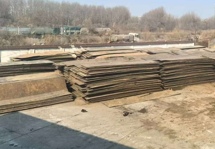 多功能施工钢板：即用即铺高效，承载力强护地，多场景适用性价比高