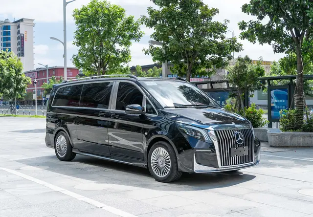 奔驰V260V250改装祖母绿内饰全隔断