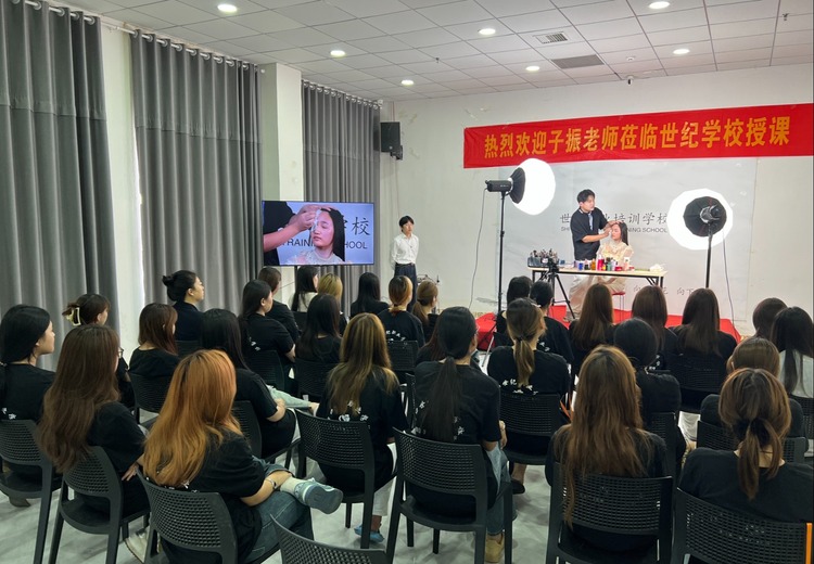 周口世纪职业培训学校：26年积淀，美业与新媒体技能培训助学员就业创业