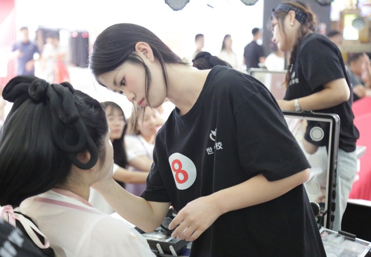 周口世纪职业培训学校26年积淀，美业与新媒体培训助零基础学员就业创业
