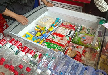 商超冰柜实拍：大壹钻速冻产品上架陈列