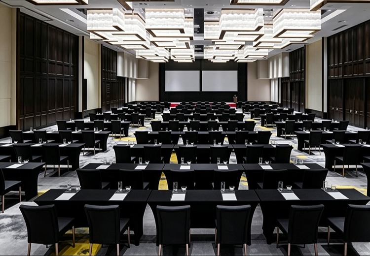 高密耐熨餐桌布适配商务会议，细密吸水餐饮巾用于会议日常擦拭