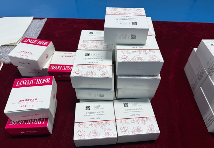 100g独立礼盒！兰州苦水玫瑰精油冷制手工洗护套盒，清洁舒缓，自用送礼佳选