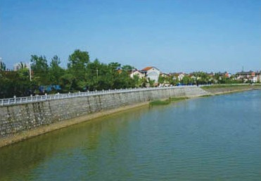 河道岸边铝合金护栏：汛期换防洪板，适配景观与防洪，还可加装LED亮化夜景