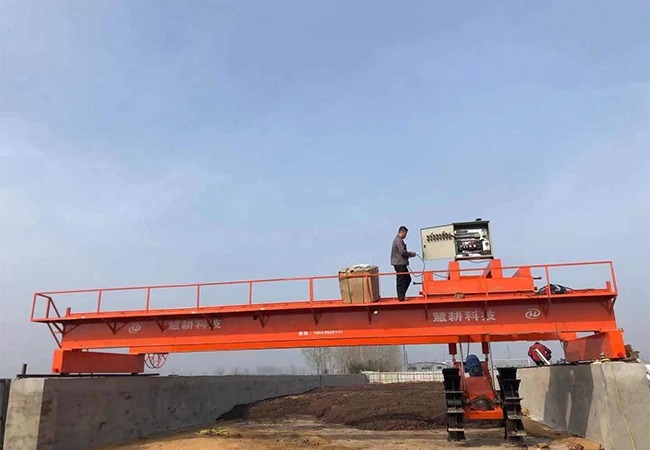 大跨度叶轮翻抛机：深度跨度大、能耗低、自动化，适多领域的高效发酵设备