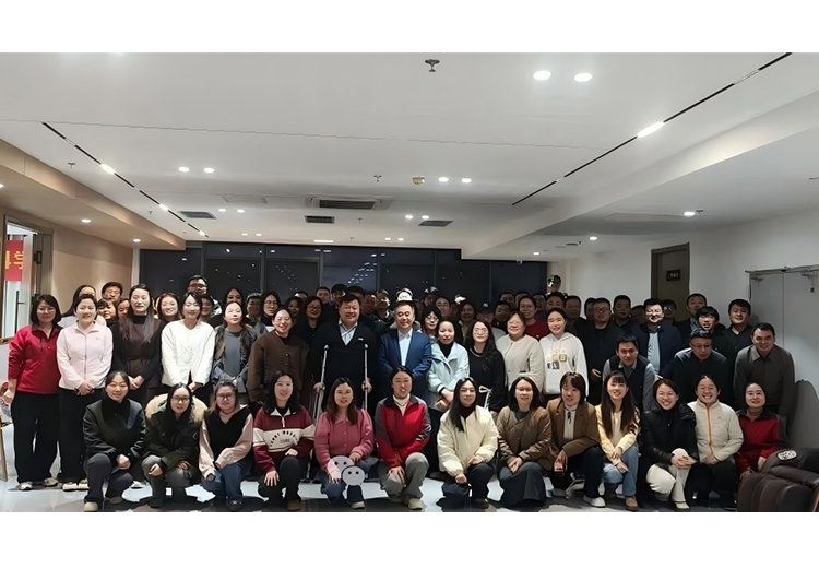 按行业阶段岗位定制课程，覆盖多领域，提供面授、直播、混合式培训