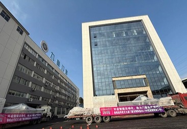 【喜讯公告】新设备正式到厂，九皇门窗开启生产新篇章！