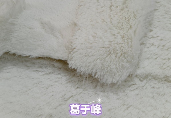 兔毛：柔软温暖的天然纤维，用途广泛，为生活增添别样质感与温馨