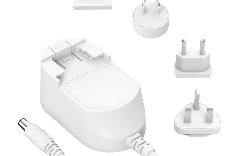 9V2A电源适配器转换主体：小巧便携，多国通用，具备多重保护与认证