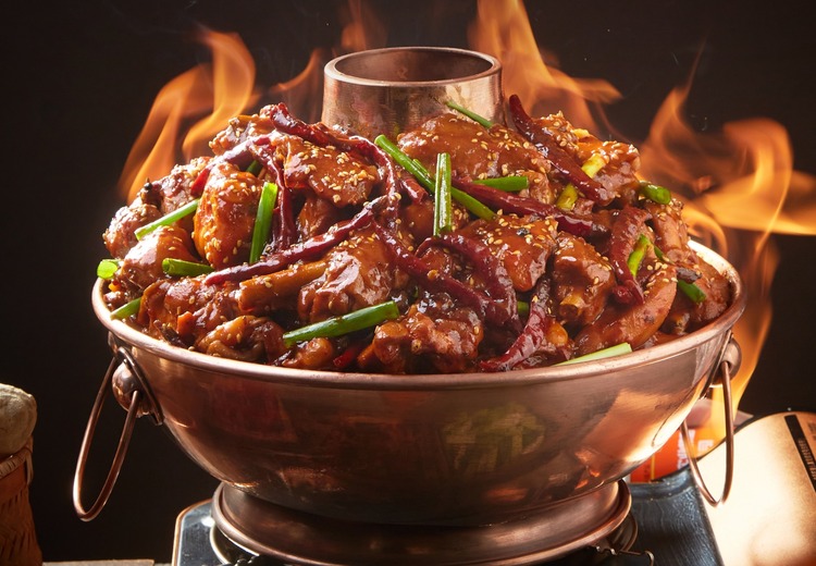 鲜香过瘾！麻辣火锅鸡，热辣红汤包裹嫩滑鸡肉，一口就爱到疯狂！