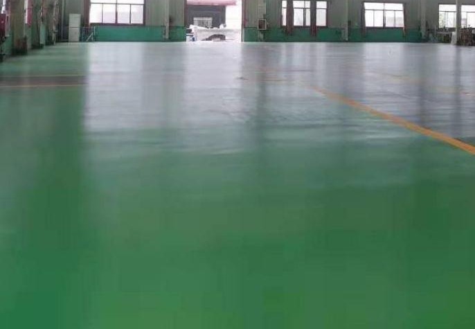 环氧聚氨酯水泥地面涂料：兼具两类优势，适用于多场景，施工简便价优