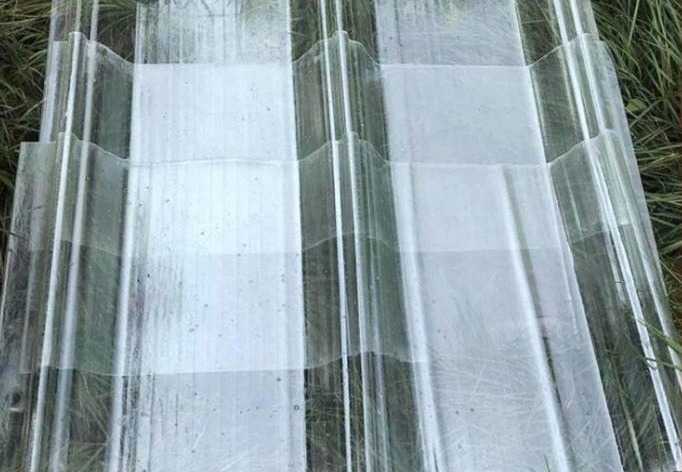 玻璃钢拉挤采光板：性能卓越适用温室，安装使用有规范要求