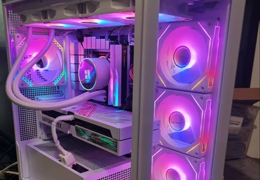 白色海景房 ARGB 水冷高颜值游戏主机定制案例