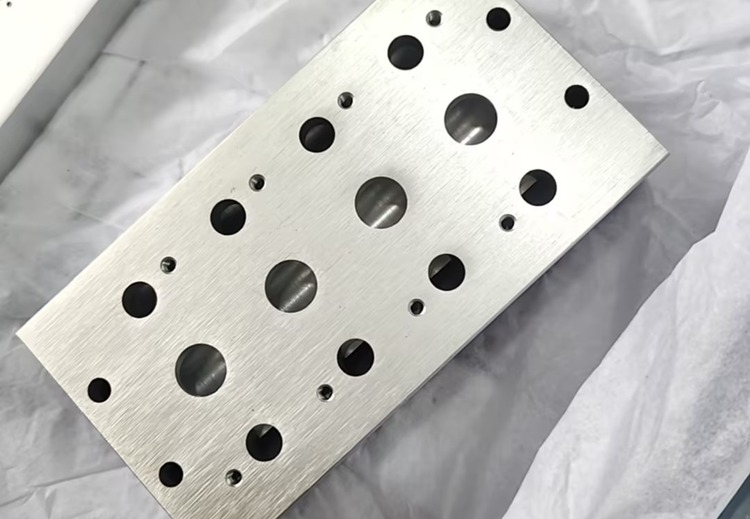 产品核心优势凸显，生产品控强，全套配套服务助力客户高效定制汇流板