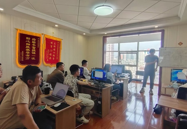 课堂精彩瞬间：活力课堂照片记录师生互动美好时刻