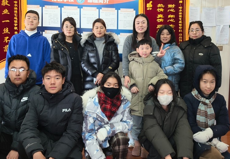 毕业合照：定格青春瞬间，珍藏同窗情谊，见证校园时光的美好与难忘