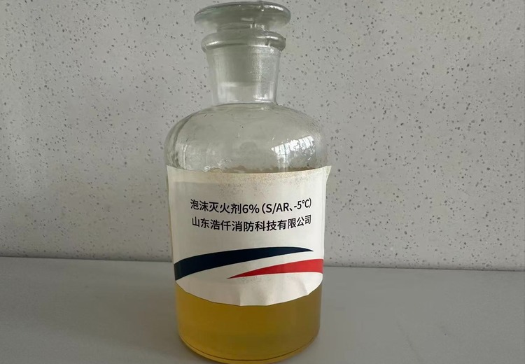 合成抗溶性泡沫灭火剂：新型高效，可扑救多类火灾，适用于多种化工场所