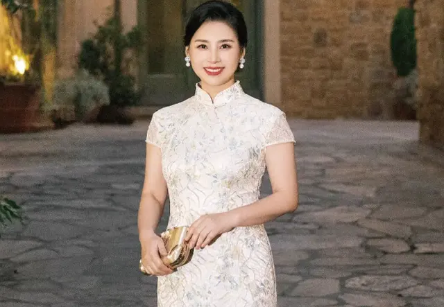 让礼服替你重写春日叙事 | 邂逅一场蓄谋已久的绽放