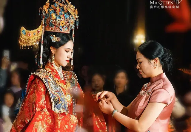跨越盛世繁华——看亲家旗袍如何征服一眼万年的中式仪式感