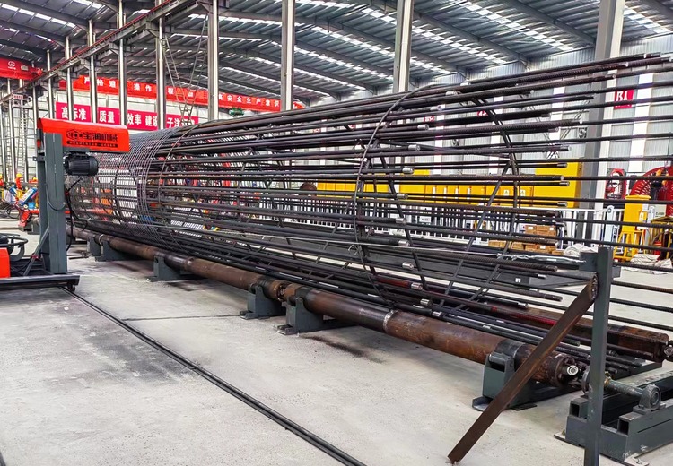 宝润机械相关图片展示，三张图片呈现独特视角与场景