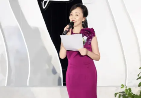 不抢风头的婚宴紫色礼服——美翻了